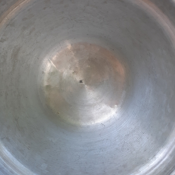 Vintage MCM Italian hammered aluminum silver metal ice bucket with tongs - Picture 8 of 15